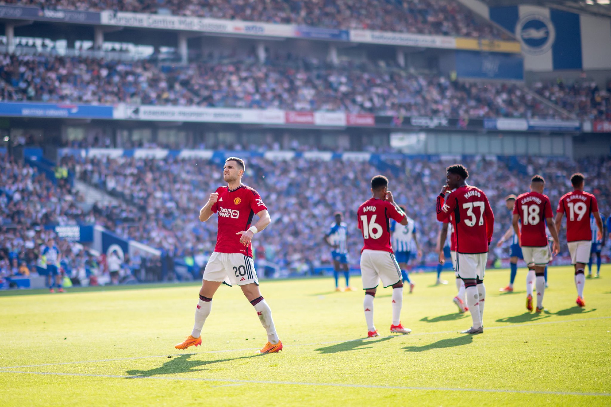 鼓舞士气！BBC：里斯-詹姆斯组织切尔西聚餐，球队表现有所改善.